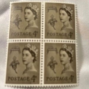 Her Majesty Queen Elizabeth II Vintage Unused  Coronation 4d Stamp